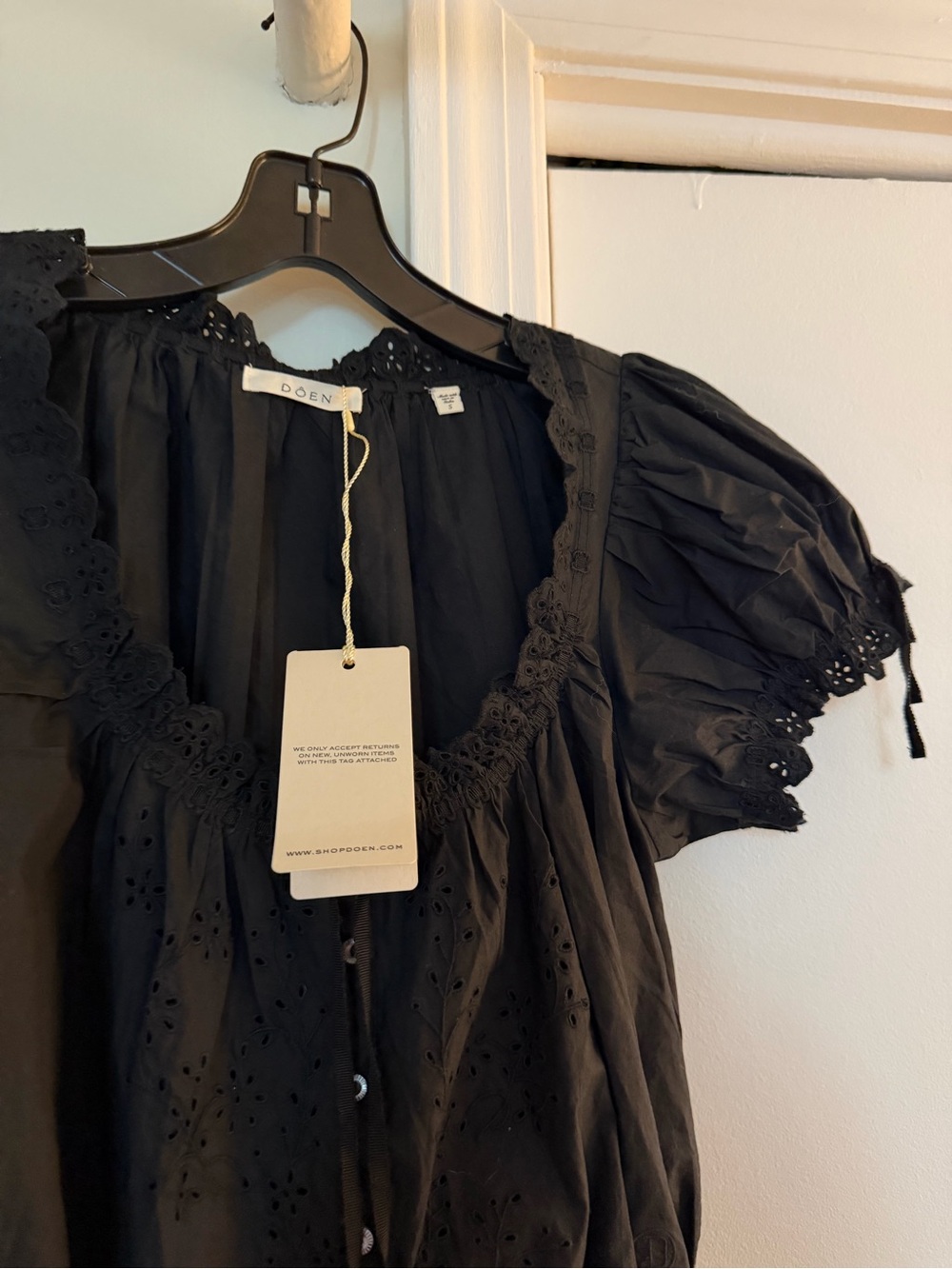Doen Nera Puff-Sleeve Top in Black - Picture 6 of 7